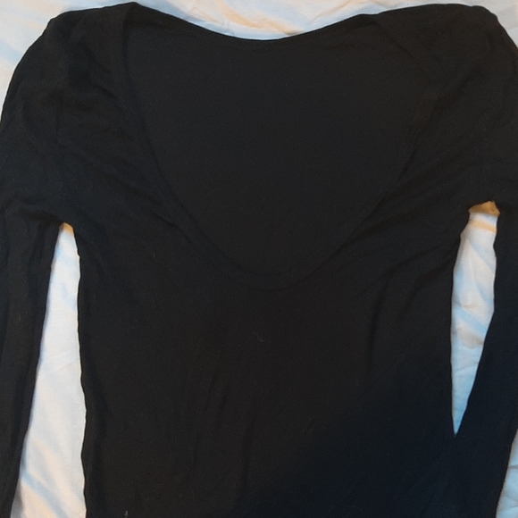 Scooped back black long sleeve shirt - Picture 3 of 4